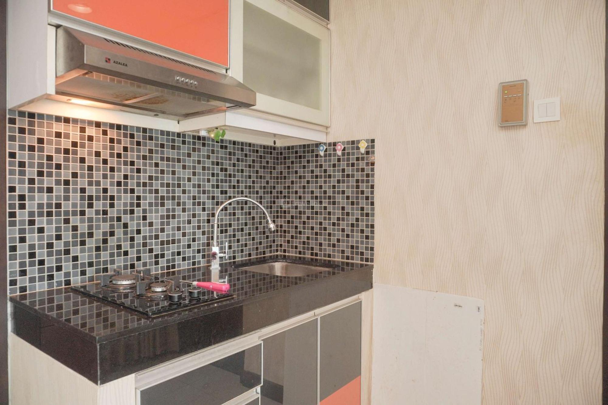 Homey And Modern At Sky Terrace By Travelio Apartemen