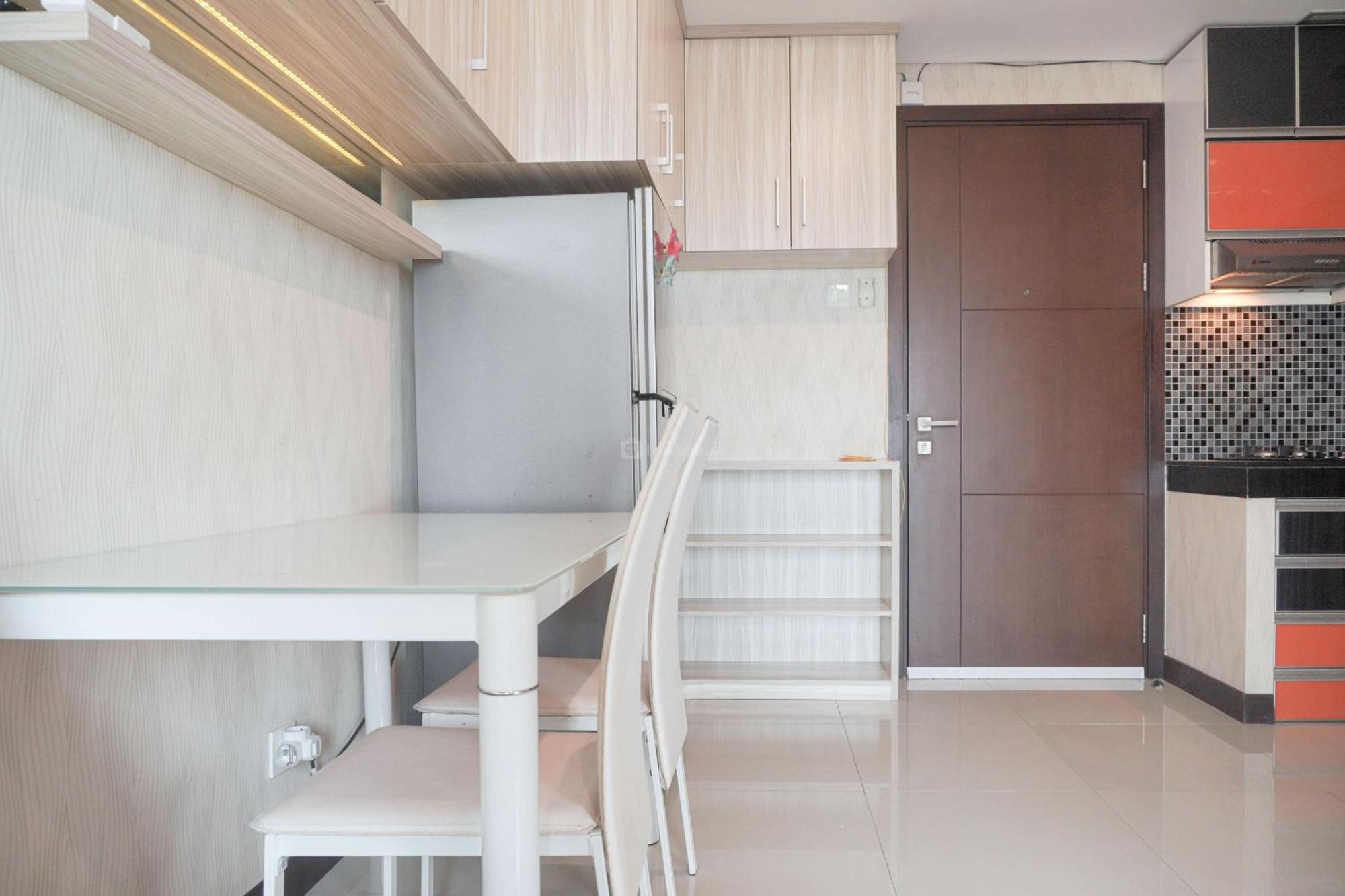 Homey And Modern At Sky Terrace By Travelio Apartemen *
