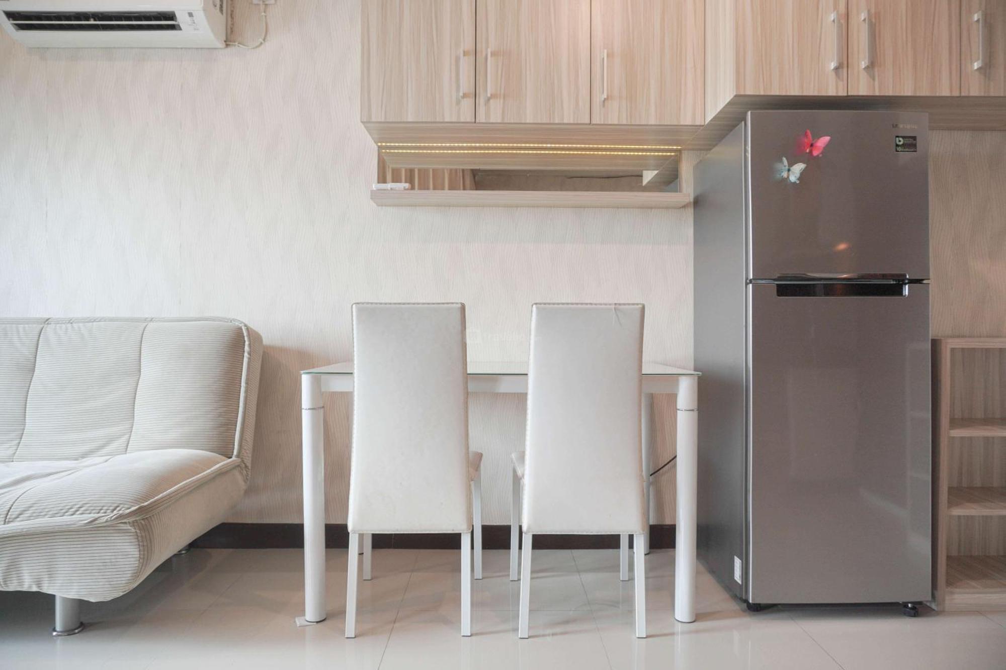 Homey And Modern At Sky Terrace By Travelio Apartemen *