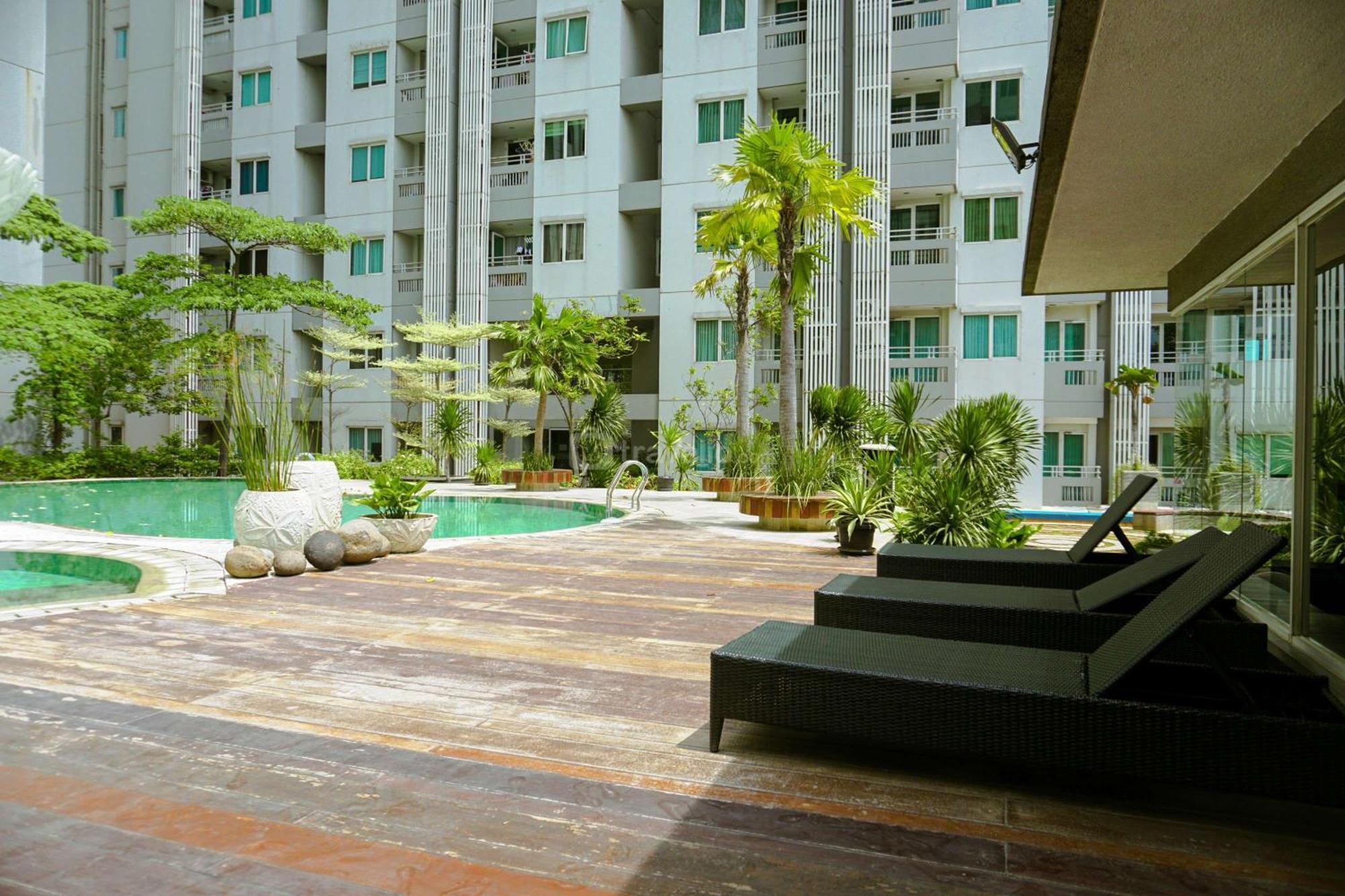 Homey And Modern At Sky Terrace By Travelio Apartemen *