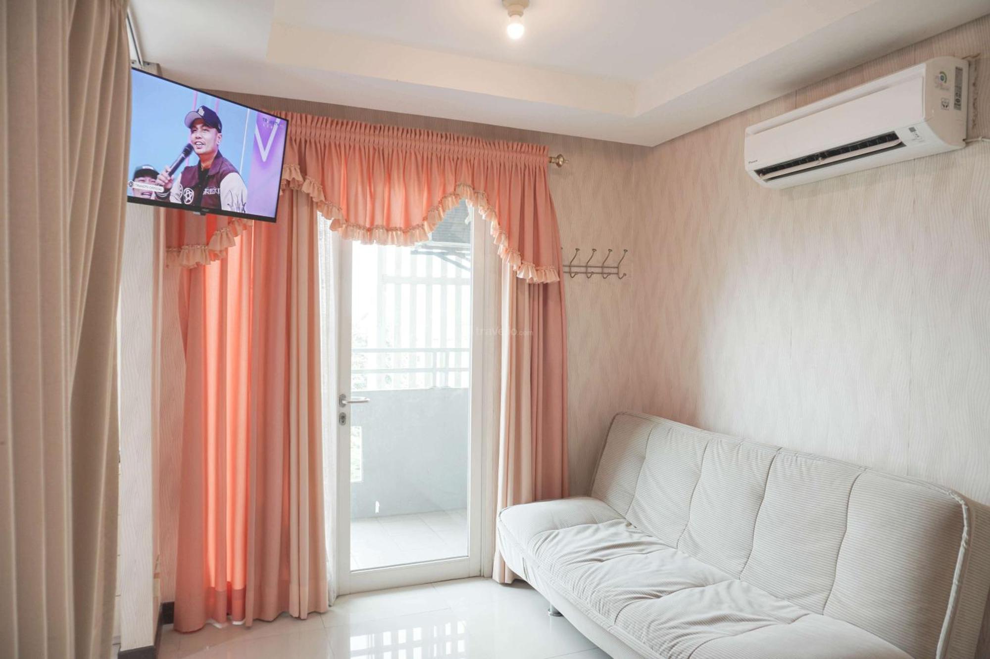 Homey And Modern At Sky Terrace By Travelio * Jakarta